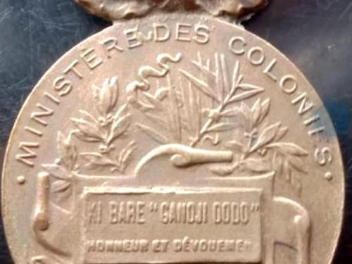 Titre : Résister à l’ordre colonial : le cas du roi KIBANE Alidjaassédé et les formes de légitimation du pouvoir traditionnel en Afrique de l’Ouest (XIXe–XXe siècle)